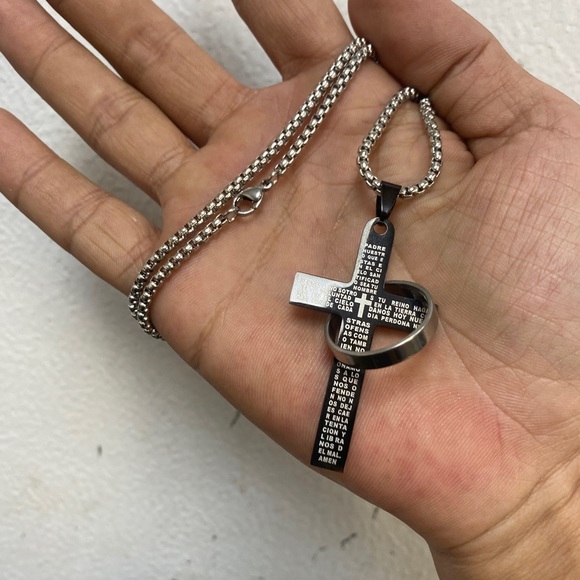 Spanish Bible Lord's Prayer Titanium Steel Cross with ring Necklace Chain - Picture 3 of 4